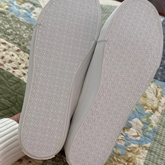 Lilly Lux Hallie Sneaker - Picture 4 of 9